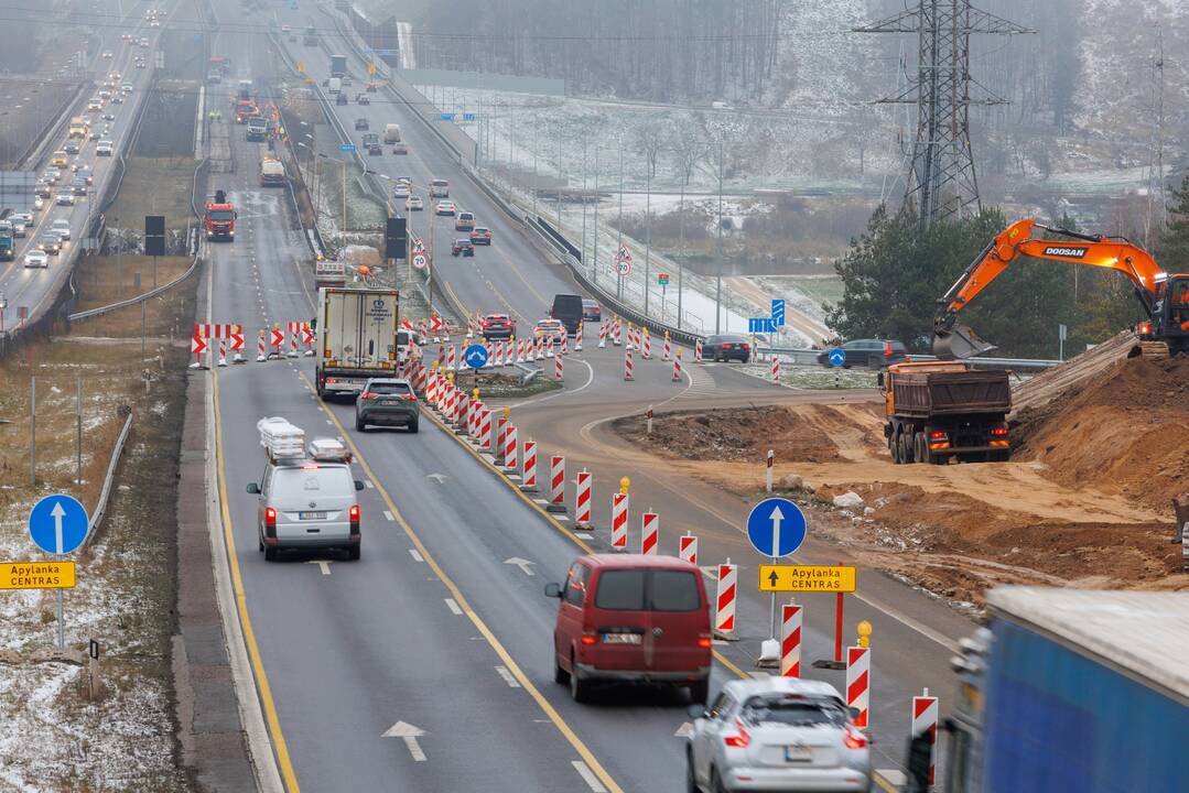 Vyriausybė patvirtino 1,6 mlrd. eurų trejų metų Kelių programos sąmatą