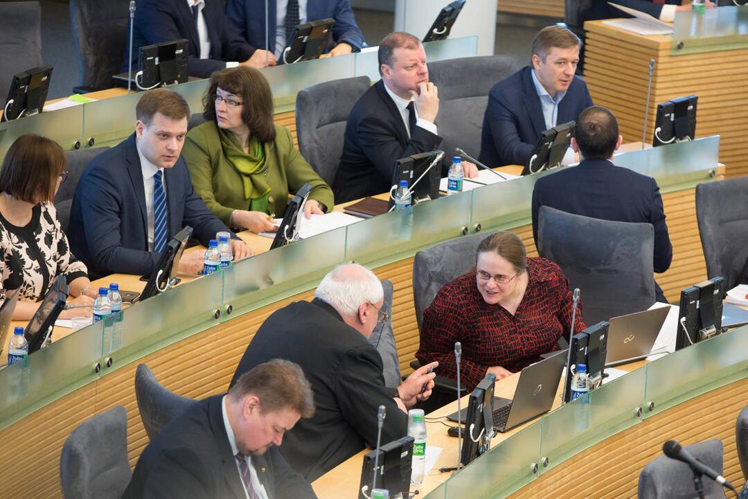 Bandymas įteisinti baudas už tyrimų komisijų reikalavimų nevykdymą patyrė fiasko