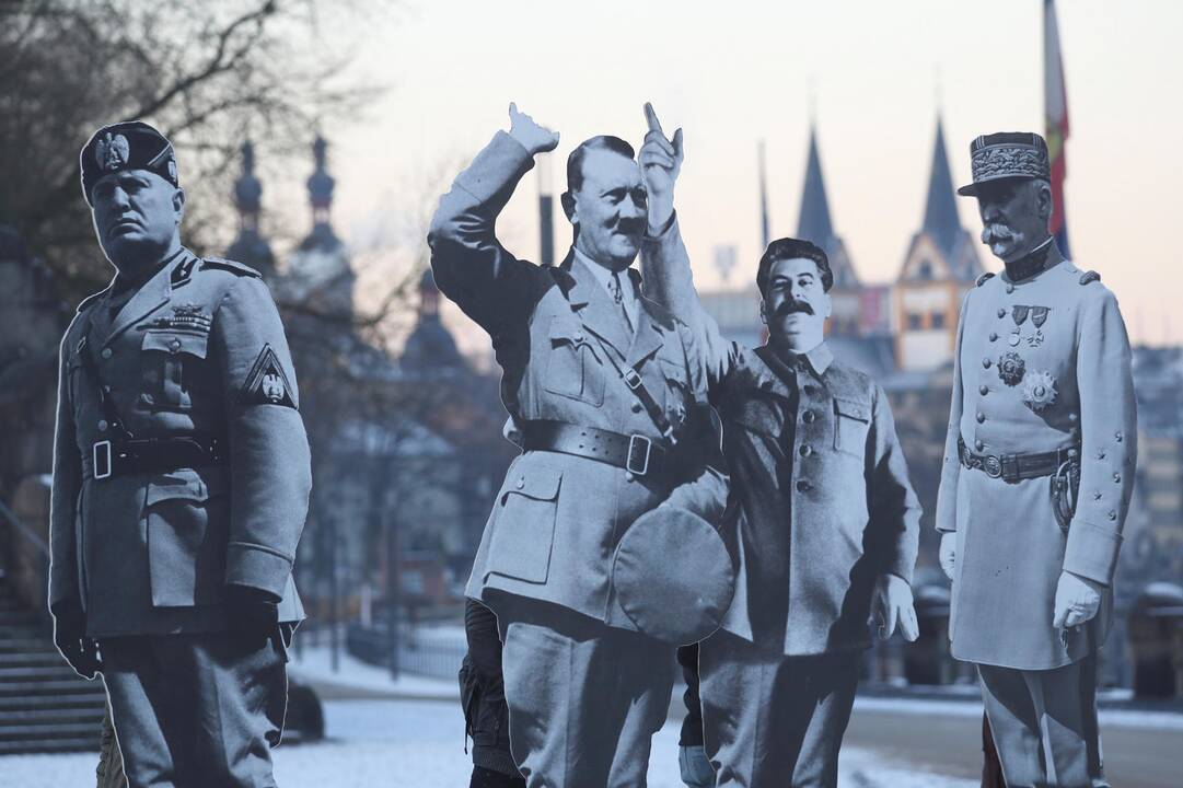 1939 m. Adolfas Hitleris ir Benito Mussolinis pasirašė 10 metų Vokietijos-Italijos politinės ir karinės sąjungos sutartį.