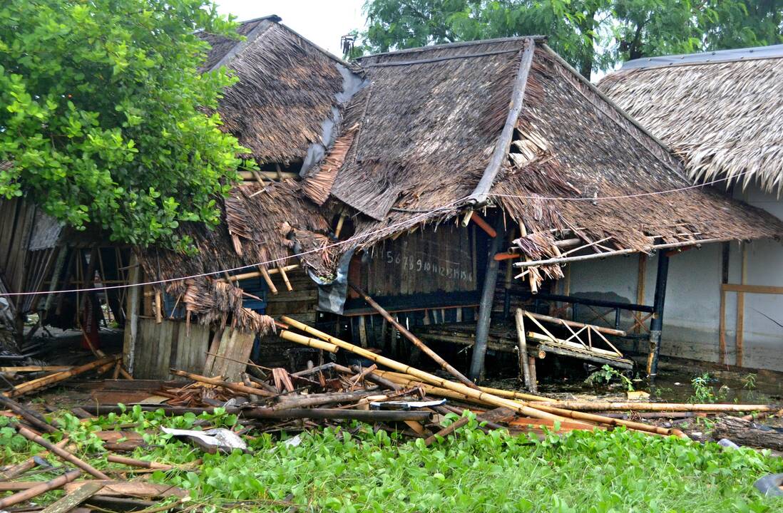 Indonezijai smogė cunamis