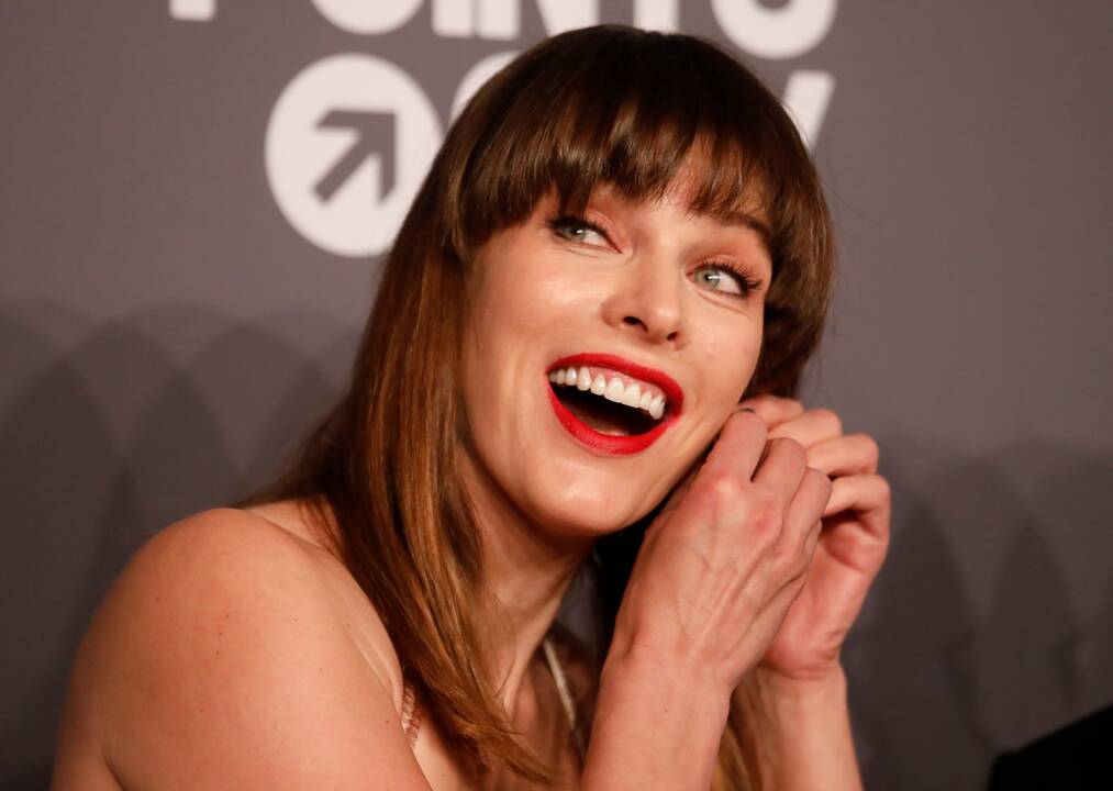 1975 m. gimė aktorė Milla Jovovich