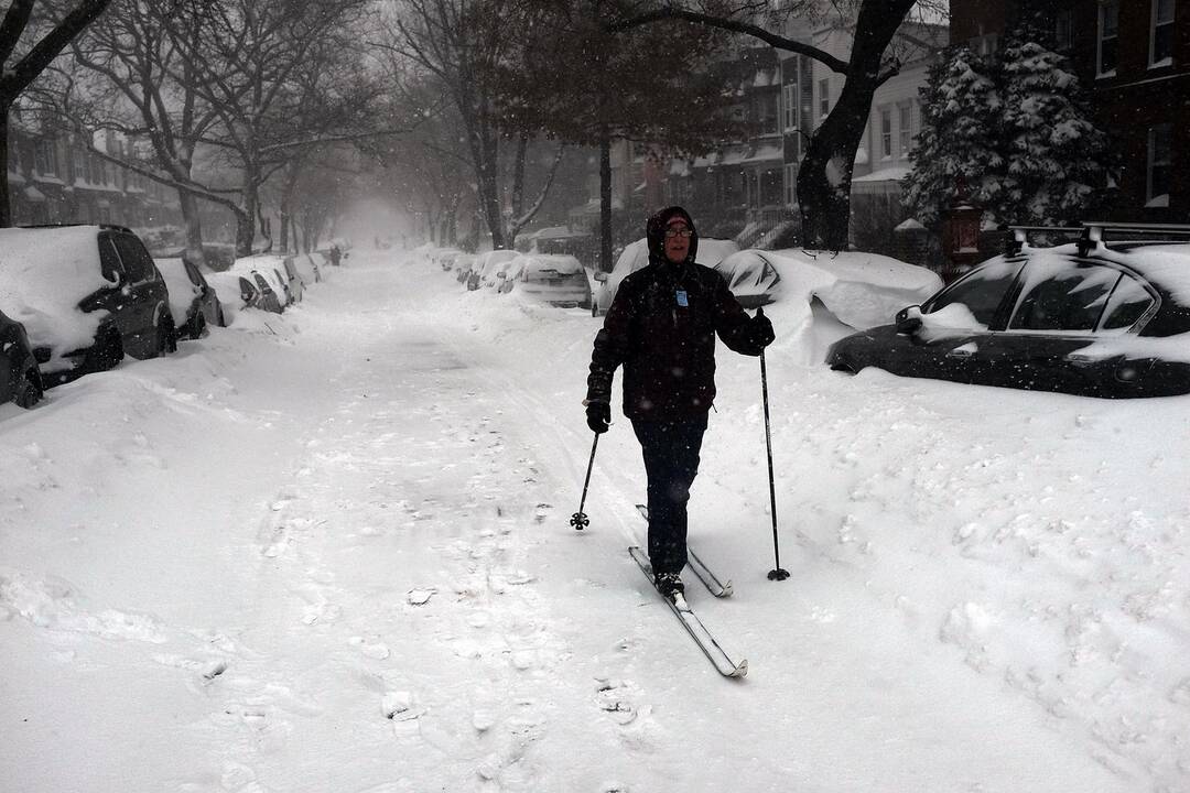 Amerikiečiai džiaugiasi užgriuvusia žiema