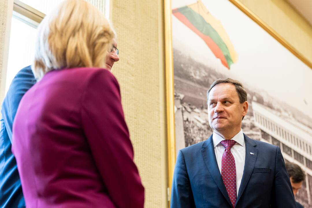 Partijos pasirašė susitarimą dėl gynybos