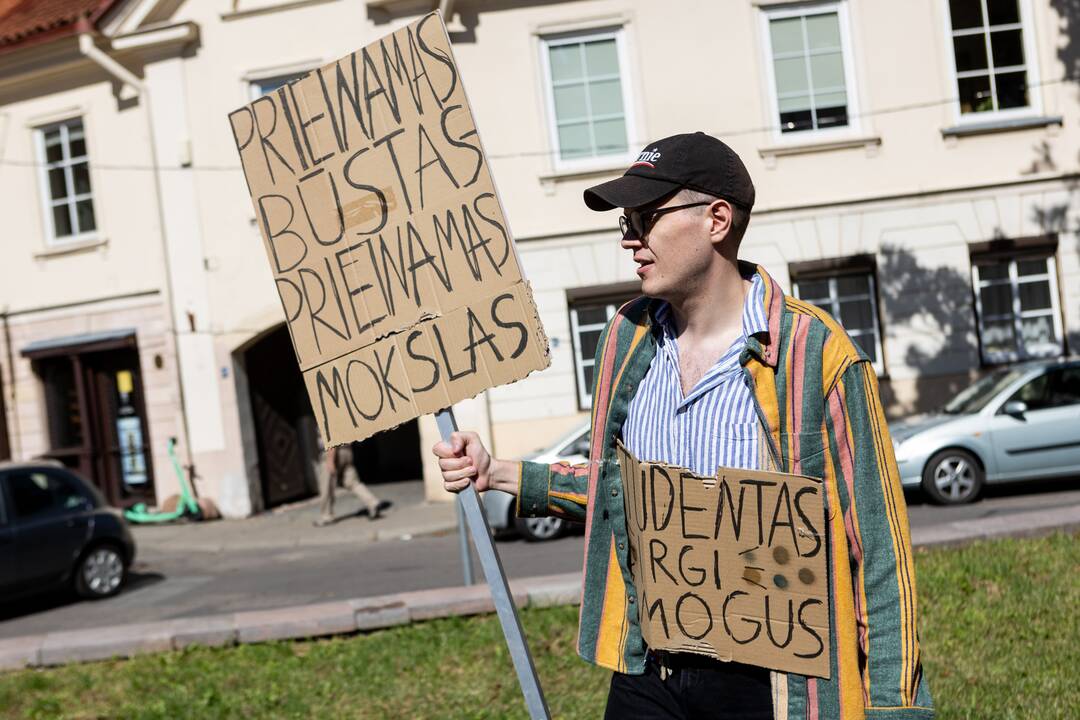 Studentų protestas dėl bendrabučių trūkumo