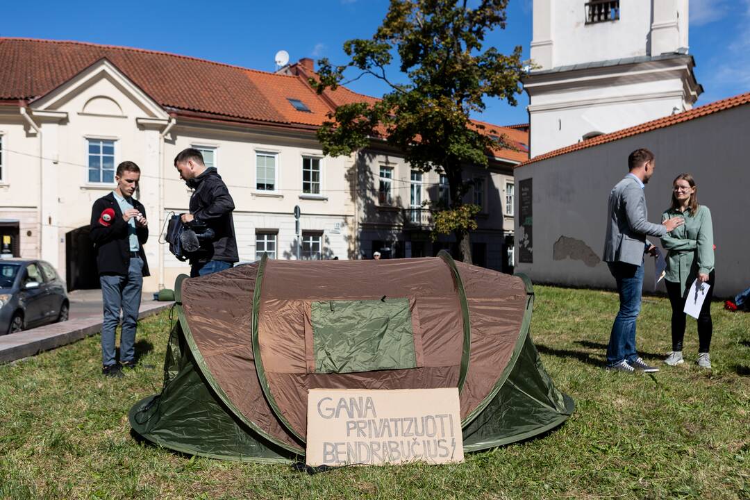 Studentų protestas dėl bendrabučių trūkumo