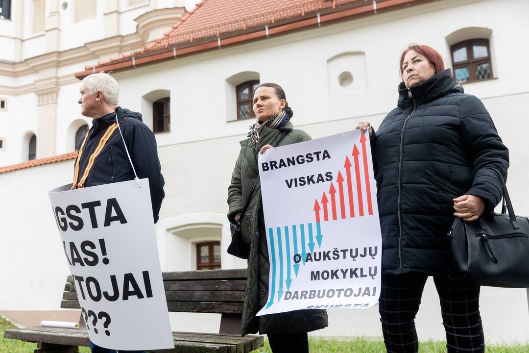Dėstytojų protestas dėl mažų algų