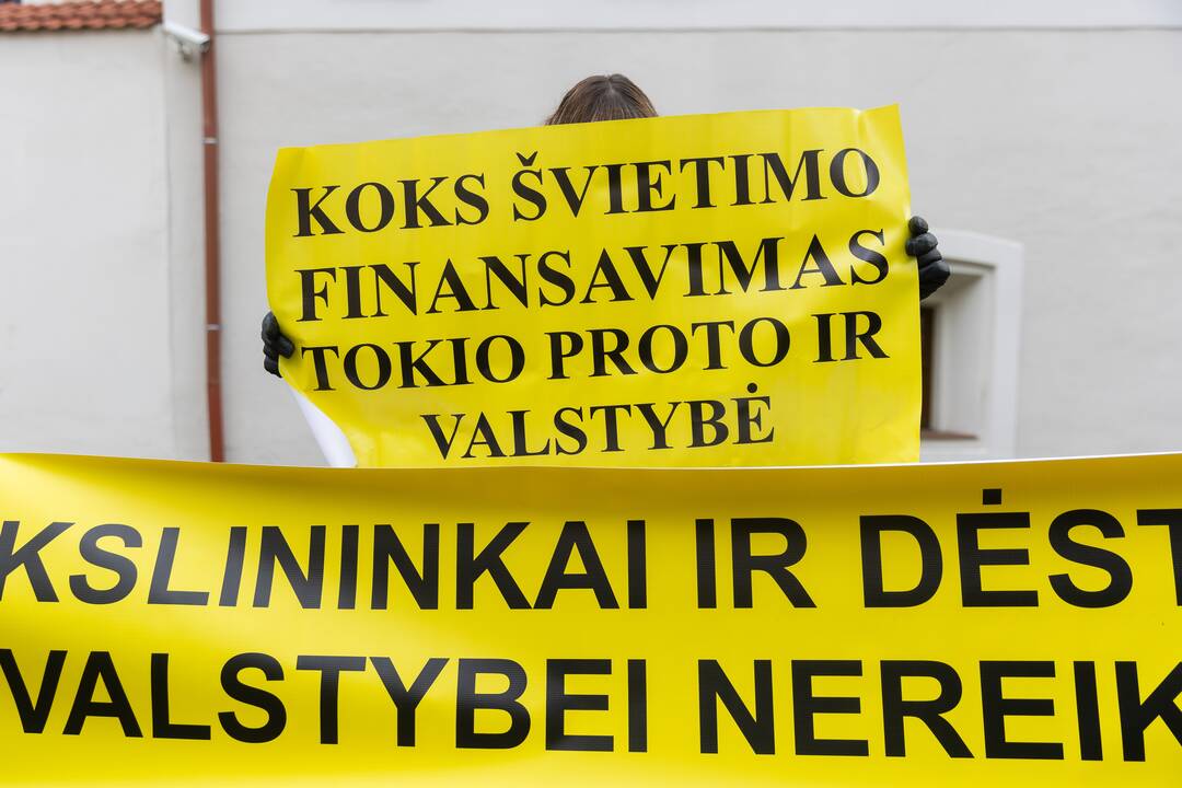 Dėstytojų protestas dėl mažų algų