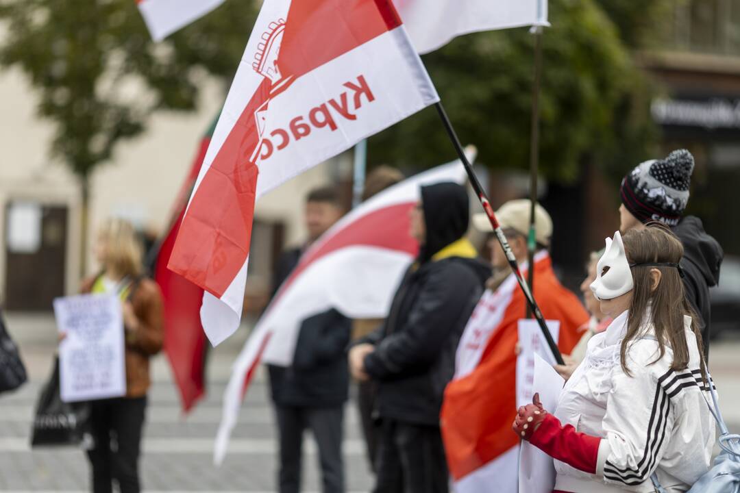 Protesto akcija prieš nacionalinių mokyklų uždarymą Baltarusijoje