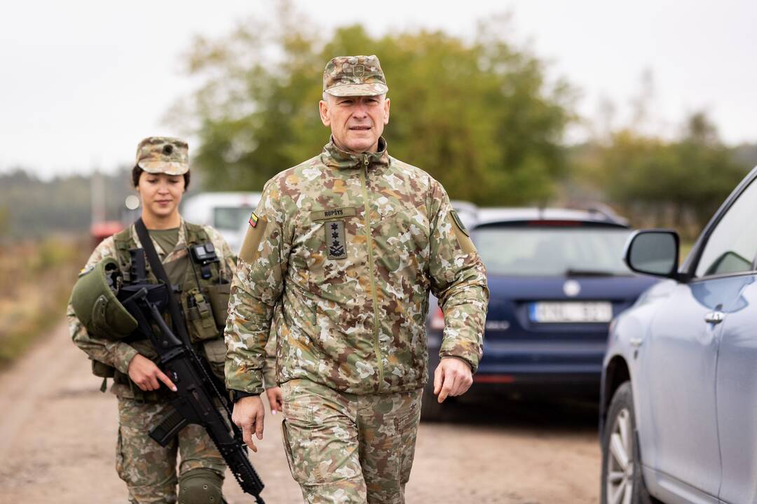 V. Rupšys lankė karius, saugančius valstybės sieną