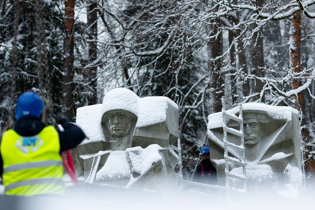 Antakalnio kapinėse nukeltos sovietinės skulptūros