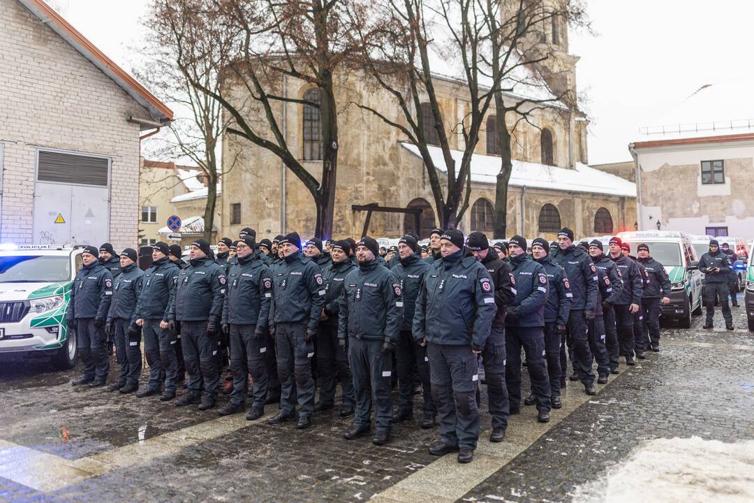 Policijos pareigūnams perduoti nauji tarnybiniai automobiliai