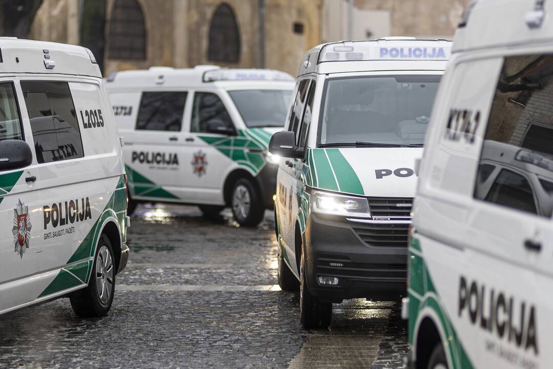 Policijos pareigūnams perduoti nauji tarnybiniai automobiliai