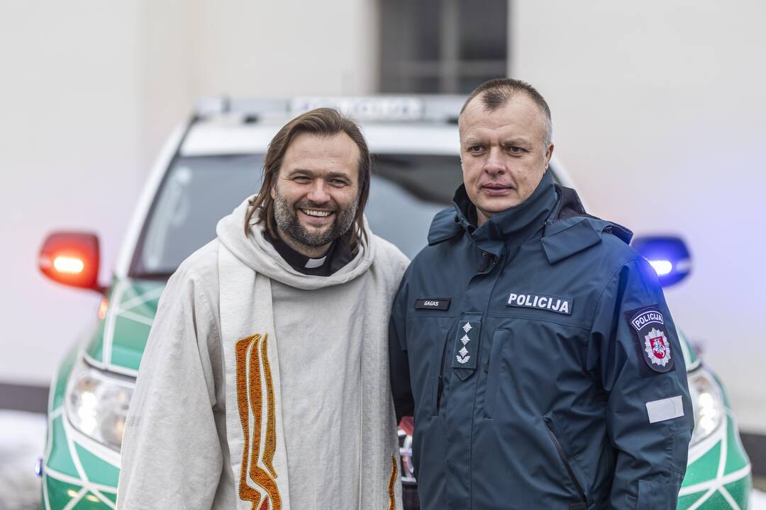 Policijos pareigūnams perduoti nauji tarnybiniai automobiliai