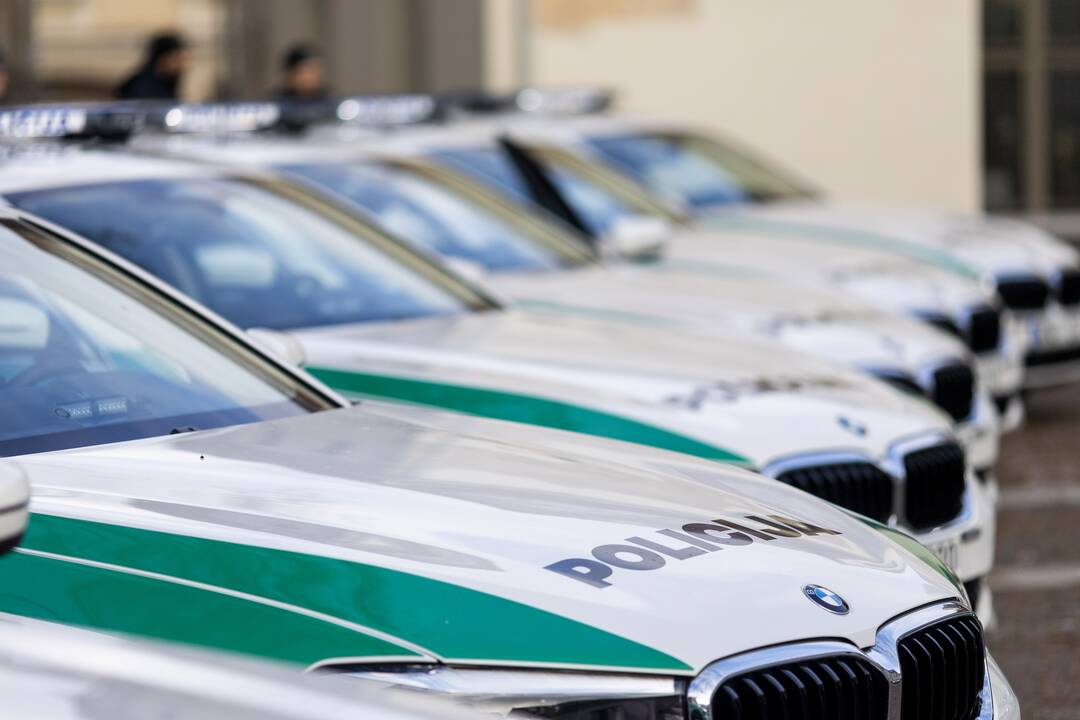 Policijai perduota NATO viršūnių susitikimui įsigytų automobilių