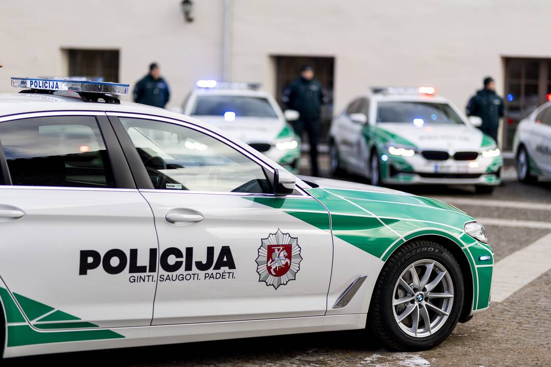 Policijai perduota NATO viršūnių susitikimui įsigytų automobilių