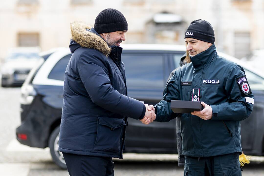 Policijai perduota NATO viršūnių susitikimui įsigytų automobilių