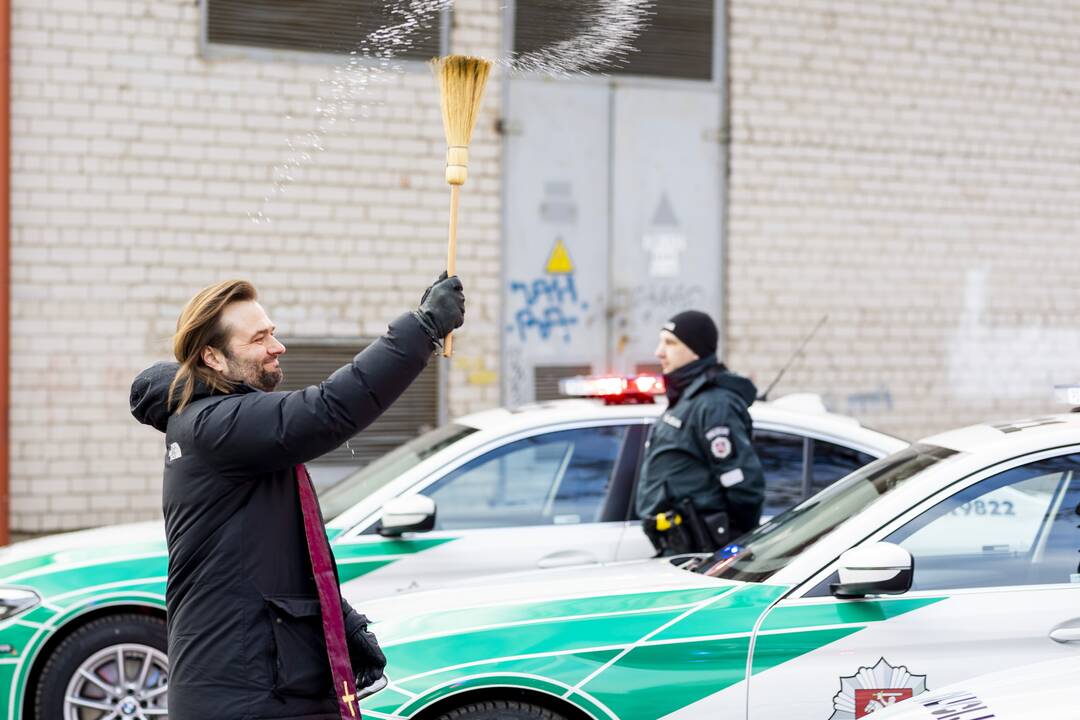 Policijai perduota NATO viršūnių susitikimui įsigytų automobilių