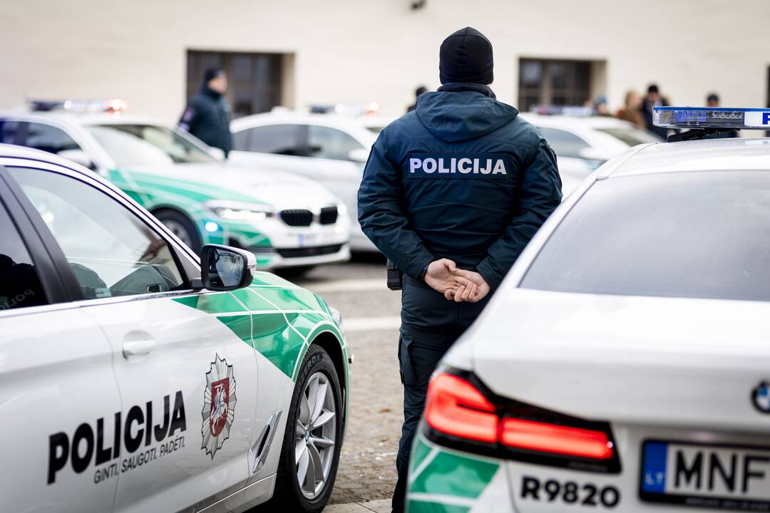 Policijai perduota NATO viršūnių susitikimui įsigytų automobilių