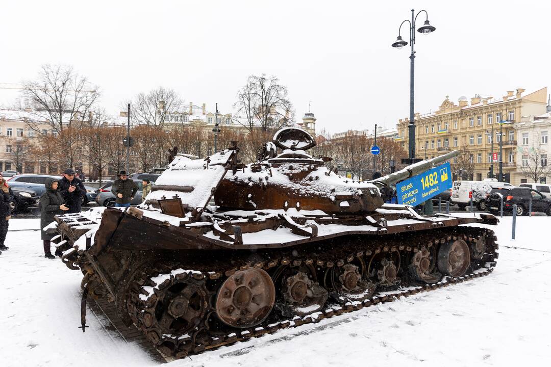 Vilniuje eksponuojamas ukrainiečių sunaikintas rusiškas tankas