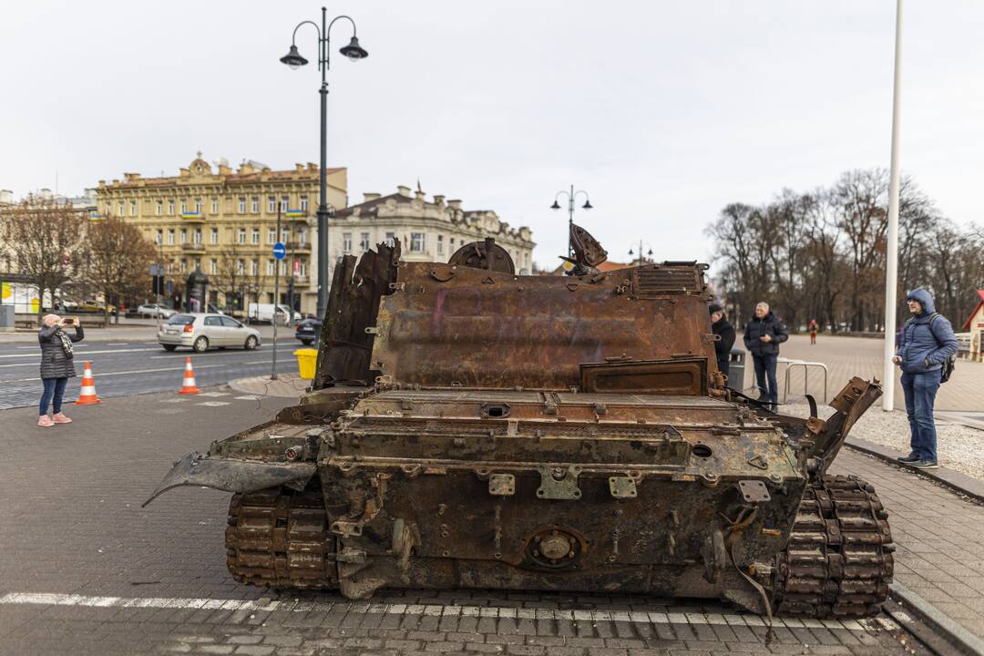 Rusų tanką apipurškė dažais