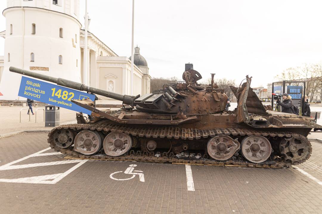 Rusų tanką apipurškė dažais