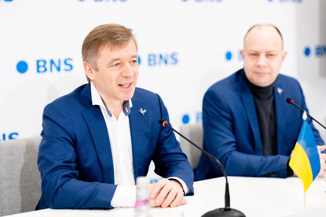 Partijų spaudos konferencijos po pirmojo rinkimų turo