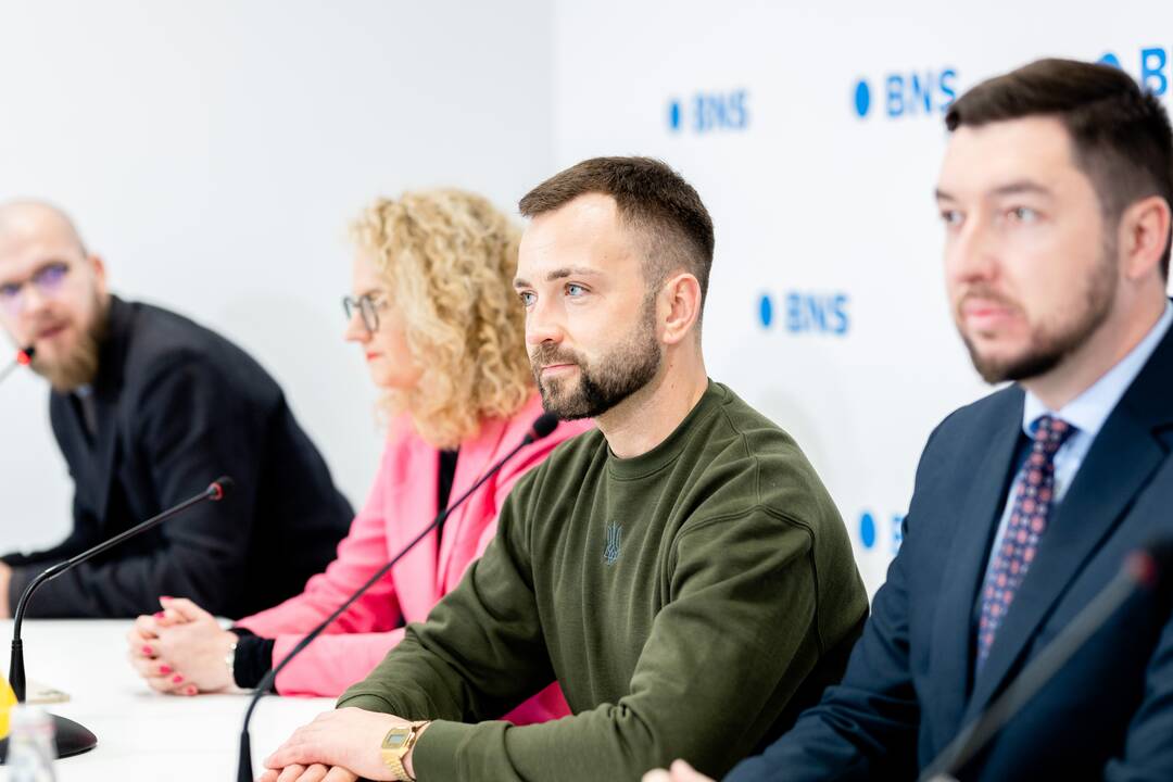 Partijų spaudos konferencijos po pirmojo rinkimų turo