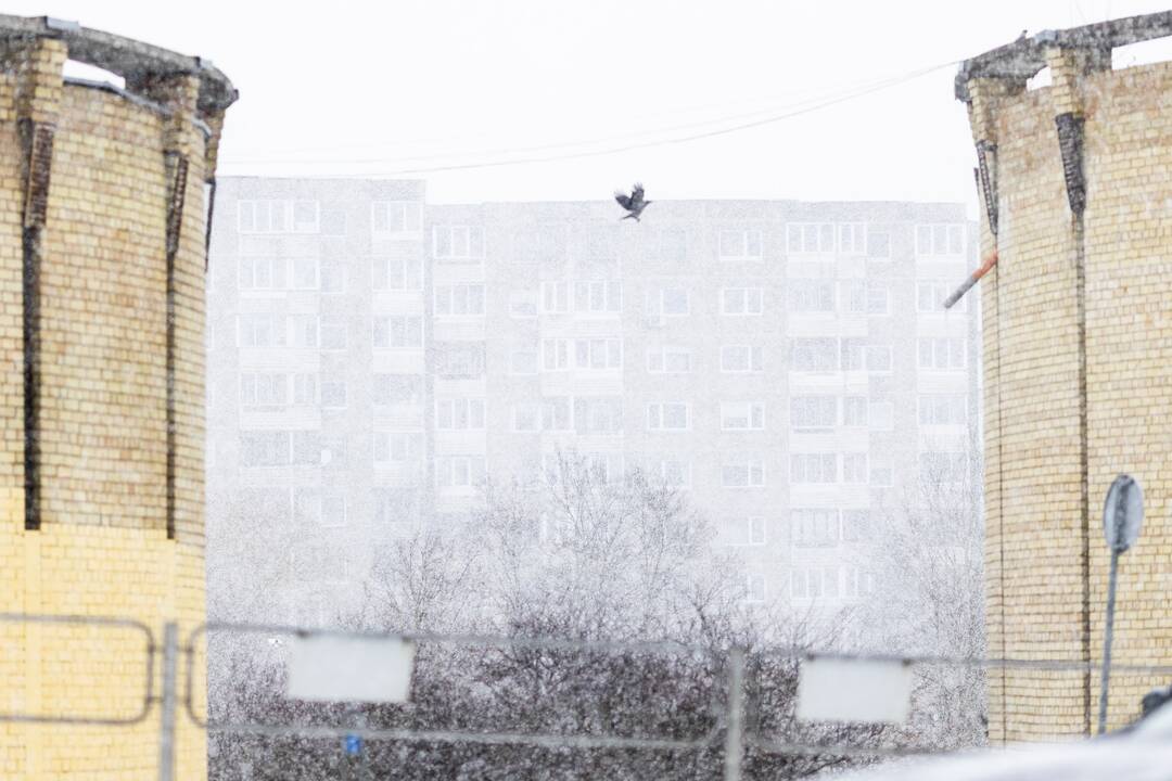 Lietuvoje eismo sąlygas sunkino gausūs krituliai