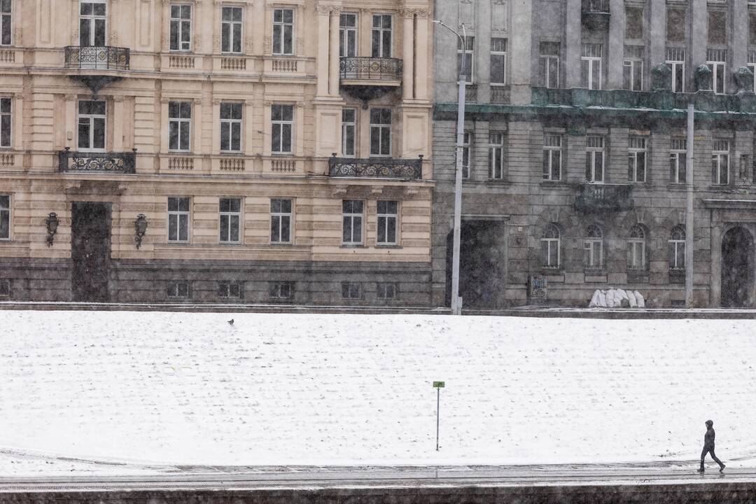 Lietuvoje eismo sąlygas sunkino gausūs krituliai