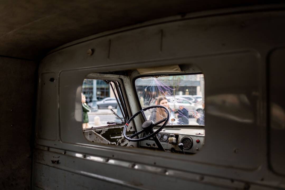 Sušaudytas greitosios pagalbos automobilis iš Ukrainos