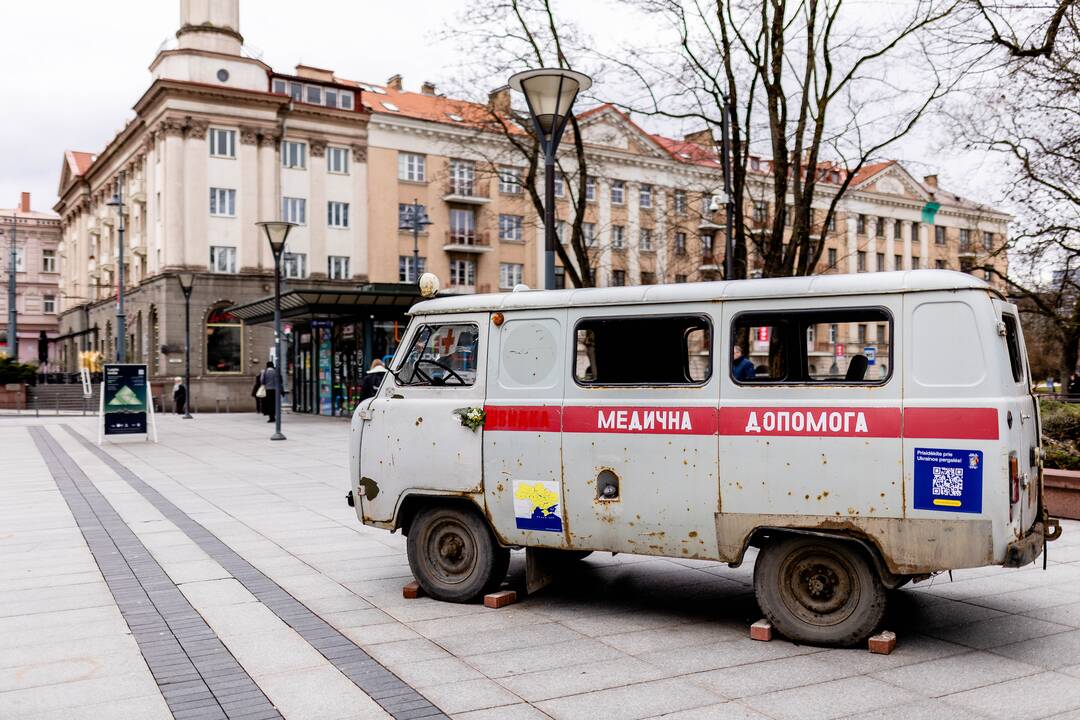 Sušaudytas greitosios pagalbos automobilis iš Ukrainos