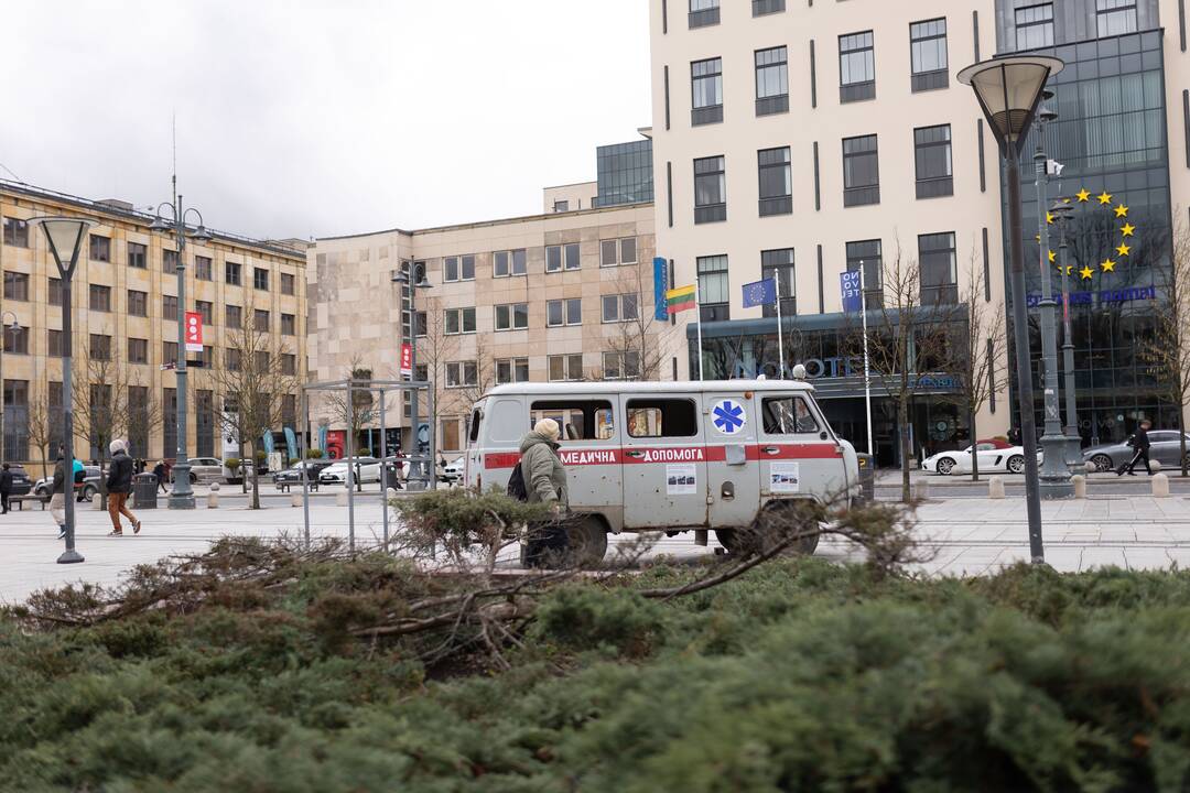 Sušaudytas greitosios pagalbos automobilis iš Ukrainos
