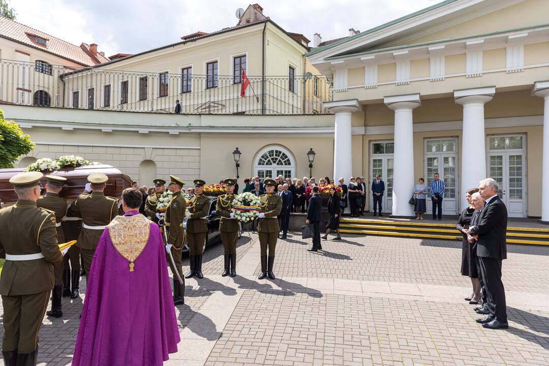 A. Adamkienės laidotuvės