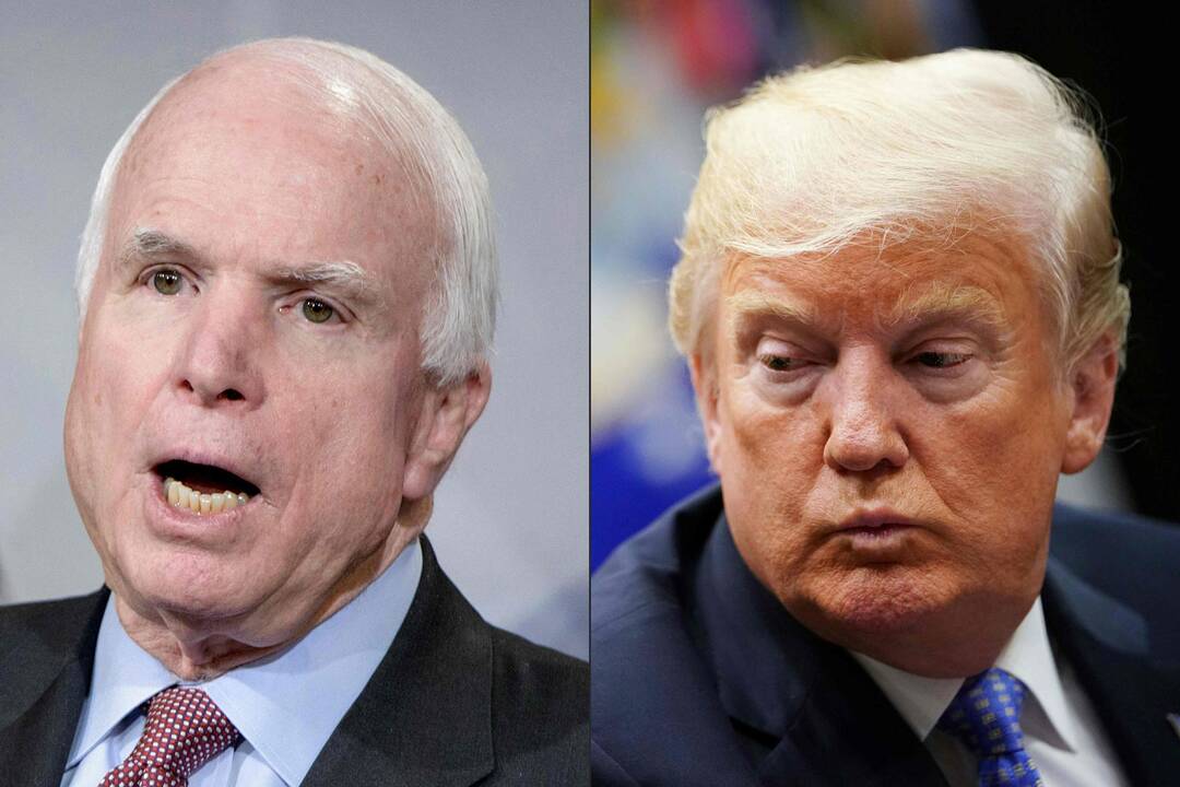 D. Trumpas vėl užsipuolė mirusį senatorių J. McCainą