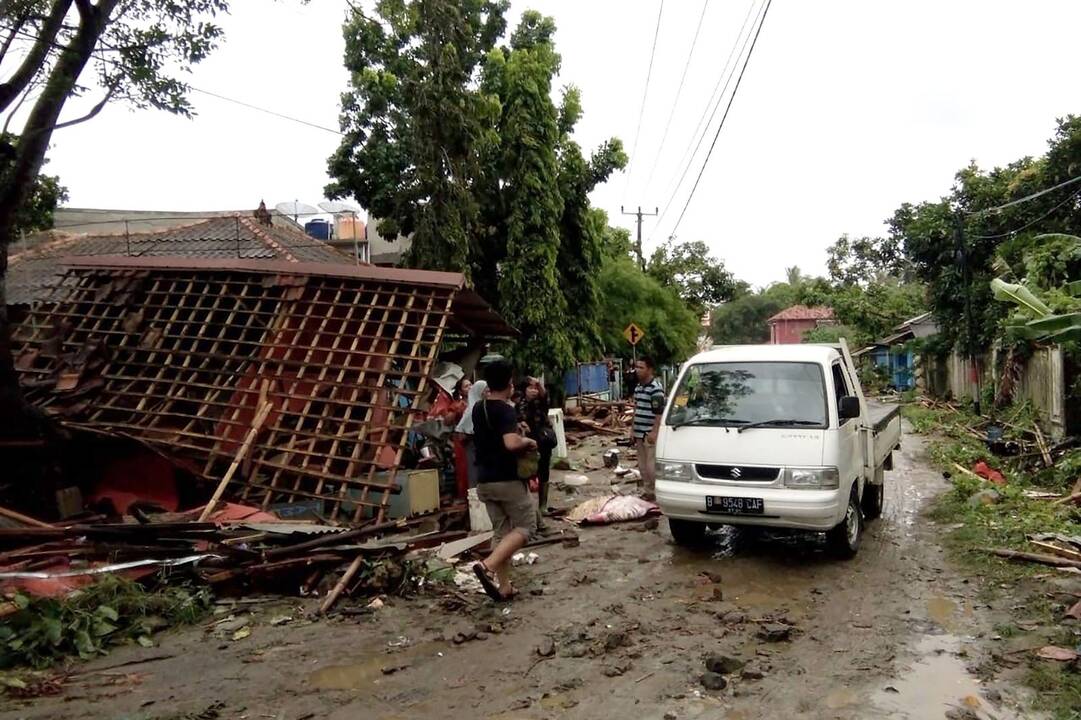 Indonezijai smogė cunamis
