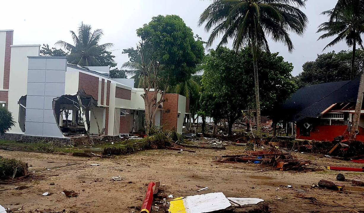 Indonezijai smogė cunamis