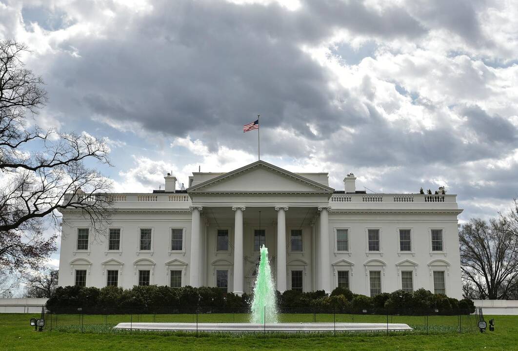 792 m. George’as Washingtonas padėjo dabartinės JAV prezidentų rezidencijos — Baltųjų rūmų Vašingtone — kertinį akmenį