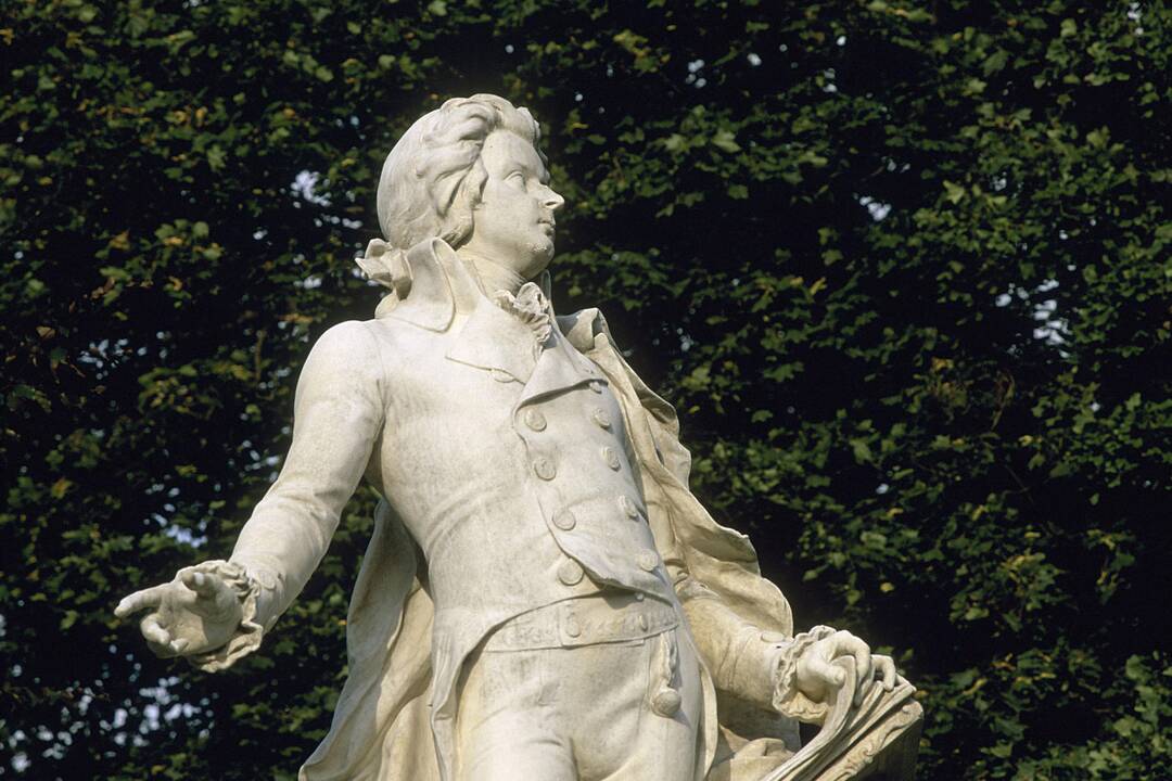 1756 m. gimė austrų kompozitorius, žymiausias pasaulyje klasicistinės muzikos kompozitorius Wolfgangas Amadeusas Mozartas