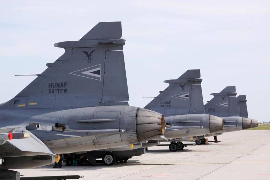NATO naikintuvai iš Šiaulių lydėjo rusų karinį orlaivį