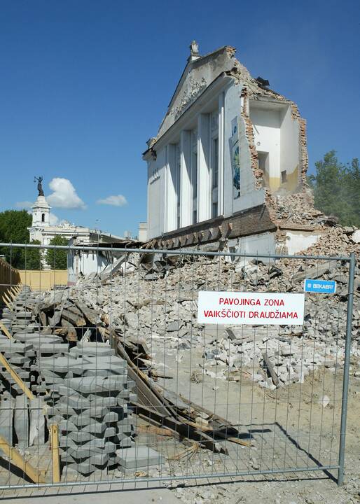 Žvilga: viliojančioje Neries krantinėje išdygo Karaliaus Mindaugo apartamentai.