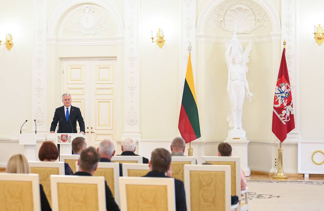 Prezidentas apdovanojo tėčius ir globėjus