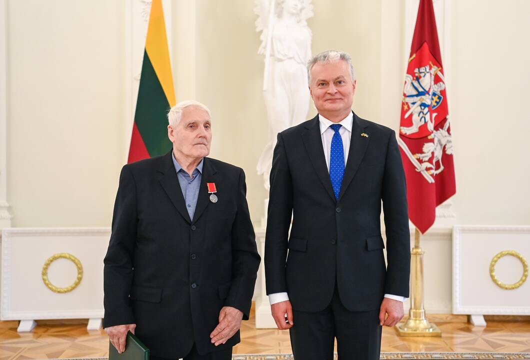 Prezidentas apdovanojo tėčius ir globėjus