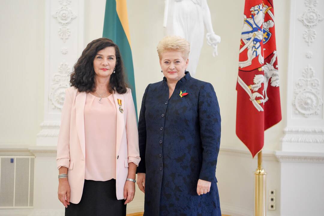 Prezidentė įteikė valstybės ordinus ir medalius