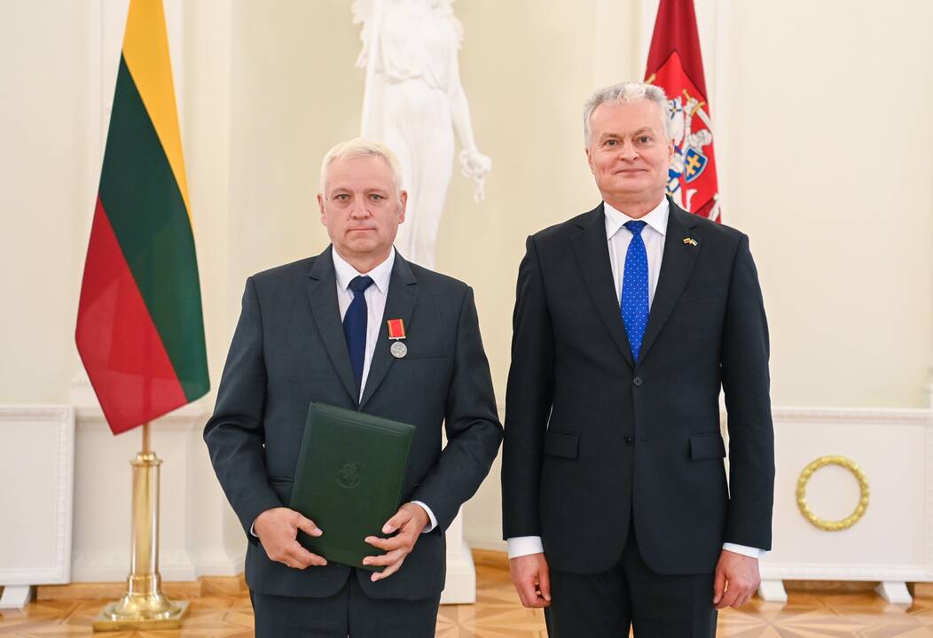 Prezidentas apdovanojo tėčius ir globėjus