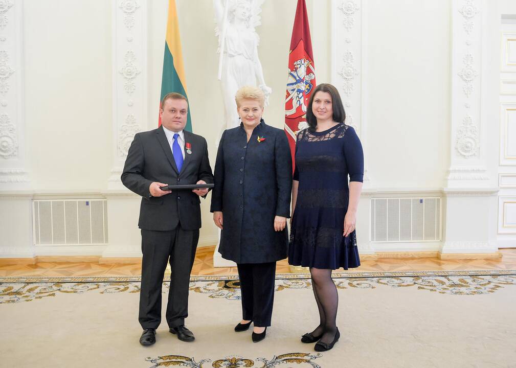 Prezidentė įteikė valstybės ordinus ir medalius