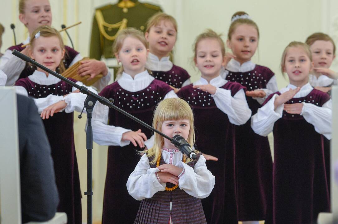 Prezidentė apdovanojo daugiavaikes motinas