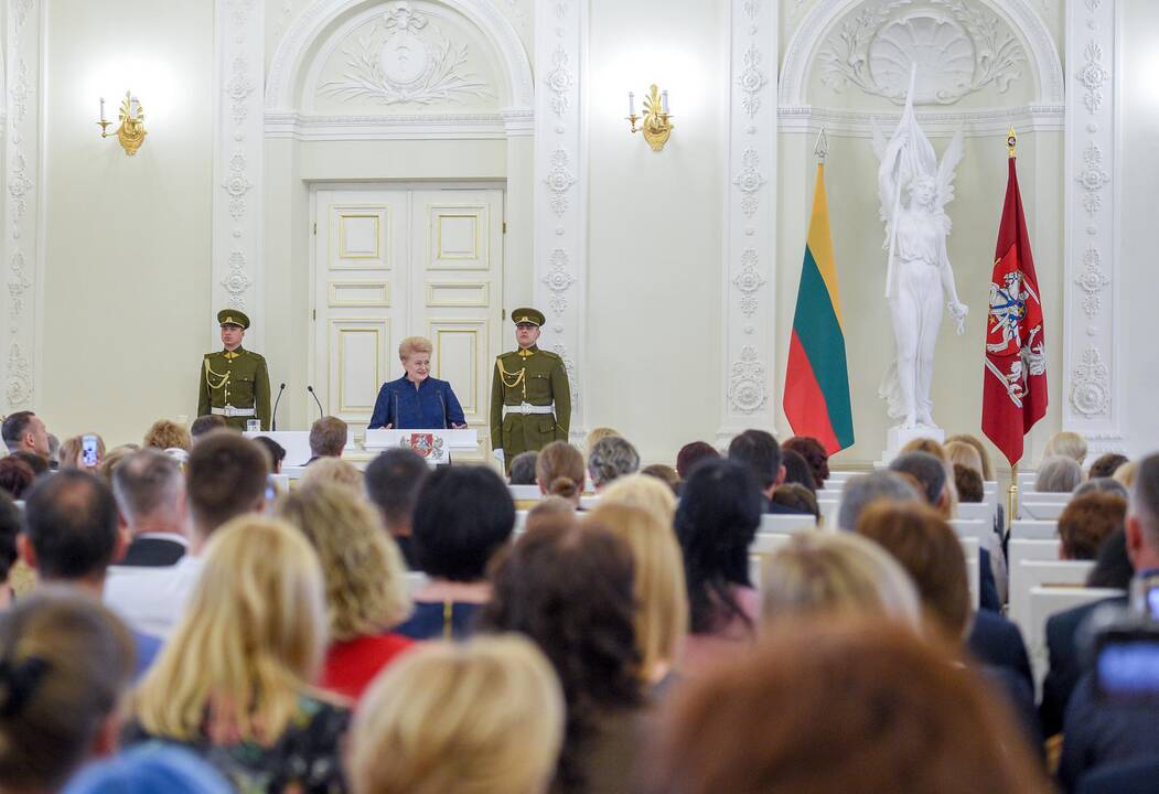 Prezidentė apdovanojo daugiavaikes motinas