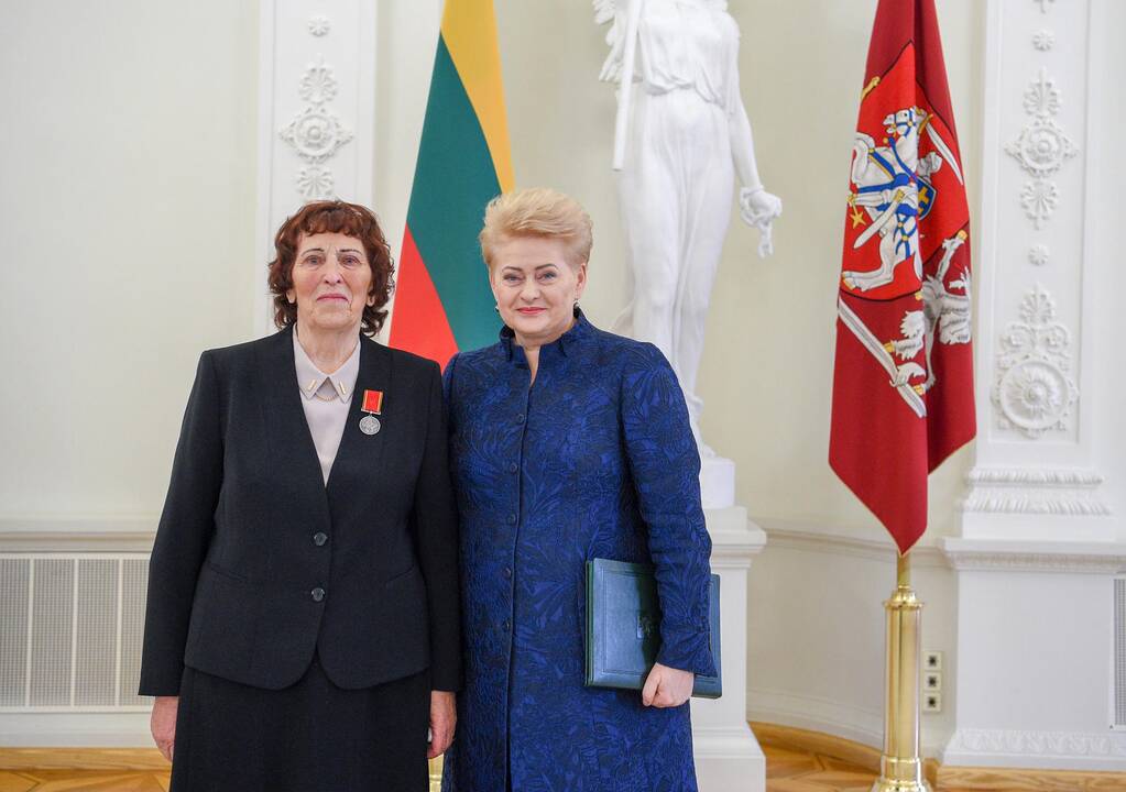 Prezidentė apdovanojo daugiavaikes motinas