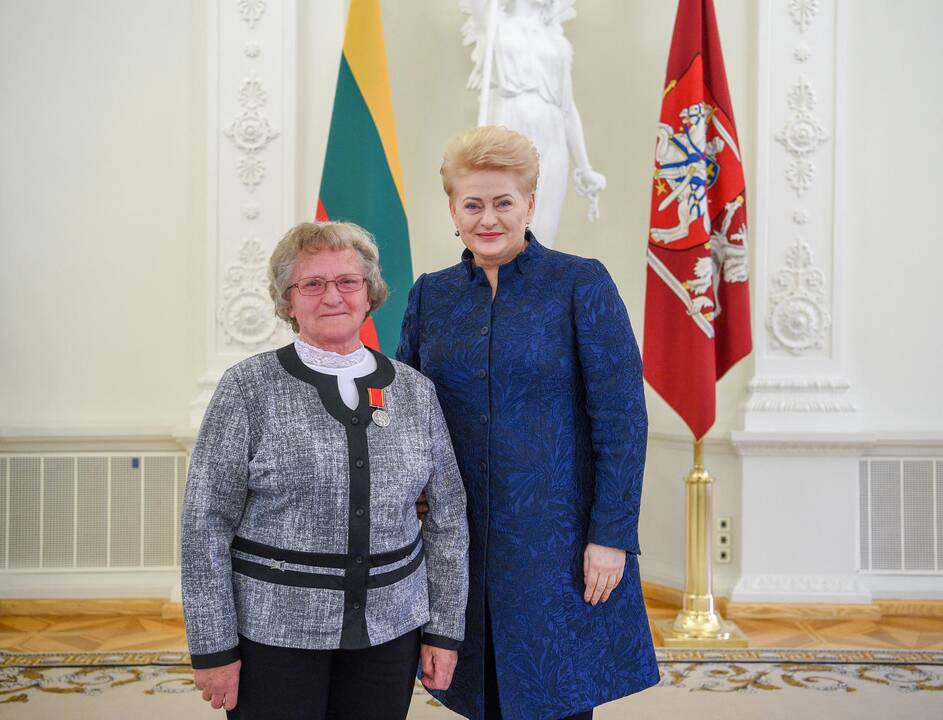 Prezidentė apdovanojo daugiavaikes motinas