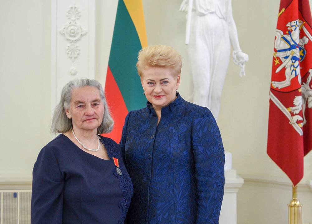 Prezidentė apdovanojo daugiavaikes motinas